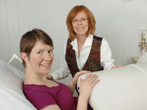 Kathleen Gustafson with a mother-to-be in the fetal biomagnetometer