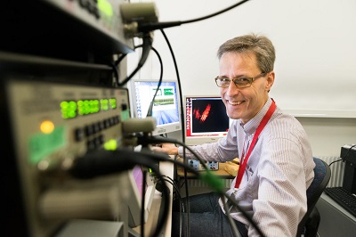 Researcher Anders Fridberger in his lab